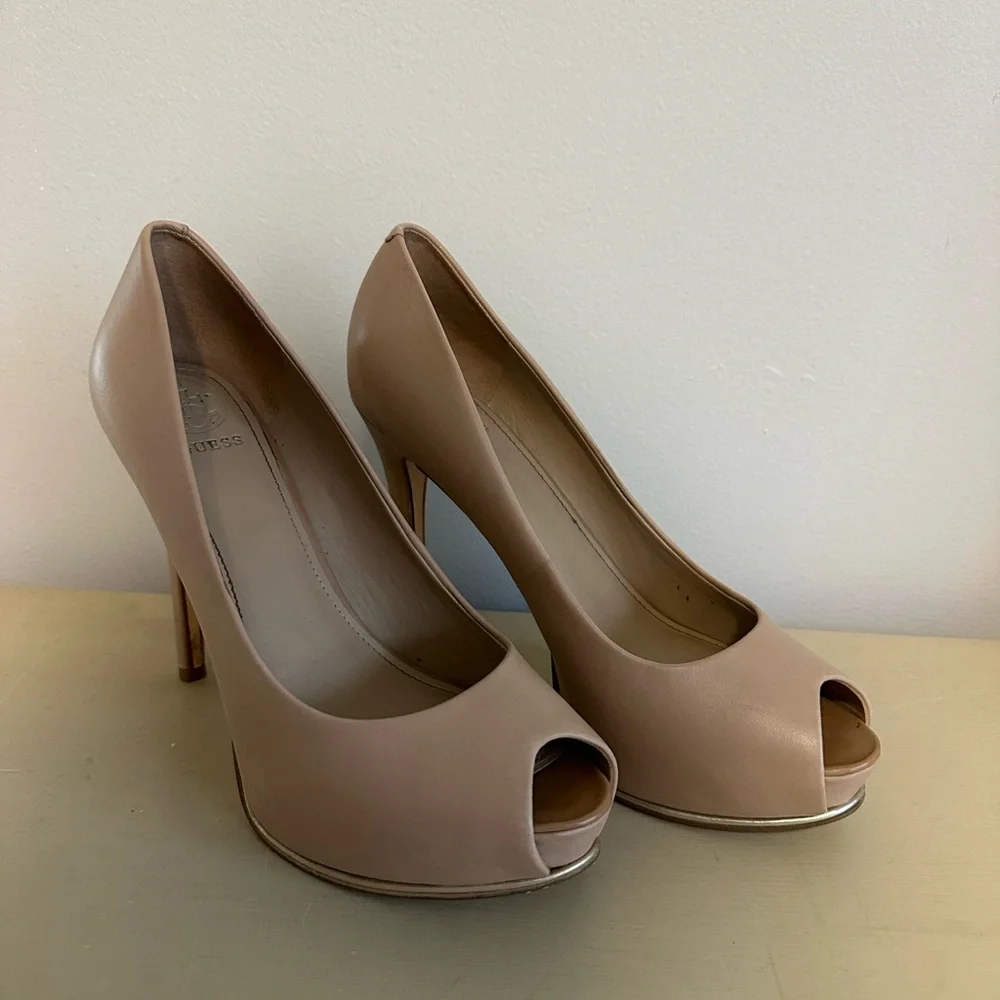 GUESS Heels - Picture 1 of 4